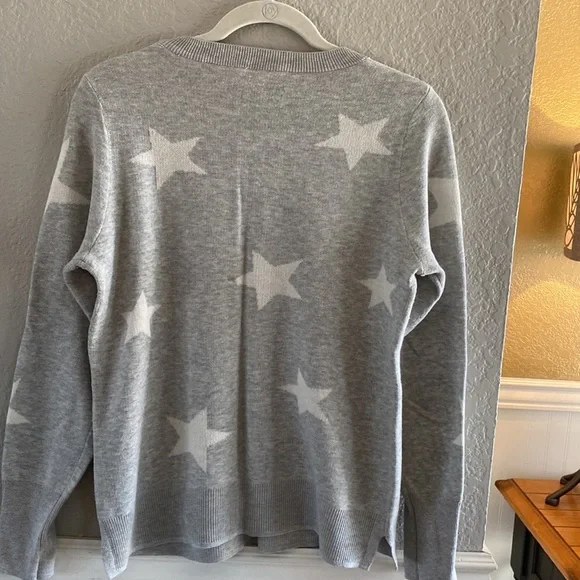 Ladies pull over “light “ sweater size S (but fits more like a M) gray/white - Picture 10 of 14